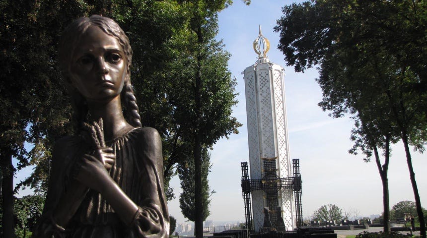 Директор музея голодомора украины. Будапешт Memorial to victims of Holodomor. Фотографии Голодомора Украина. Дівчинка з колоском Голодомор.