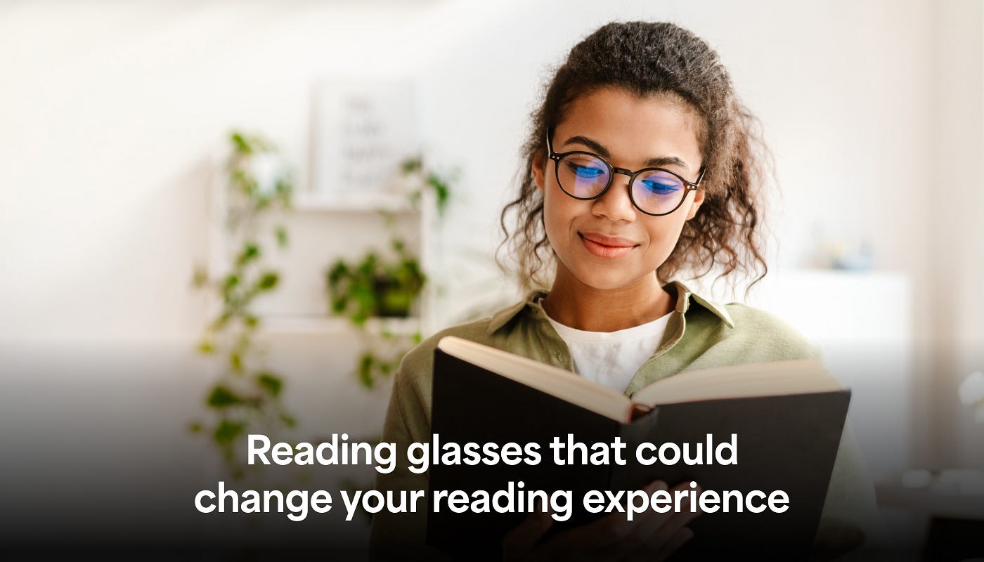 lentes de lectura de color negro en mujer de cara redonda