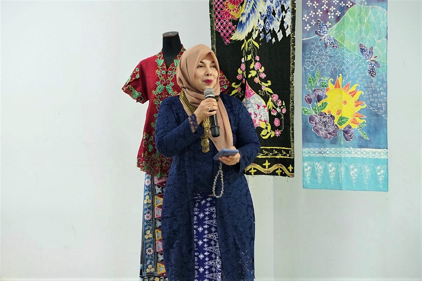 Ketika Manusia Memilih Busana, Sejatinya Dia Sedang Menulis Narasi tentang Diri