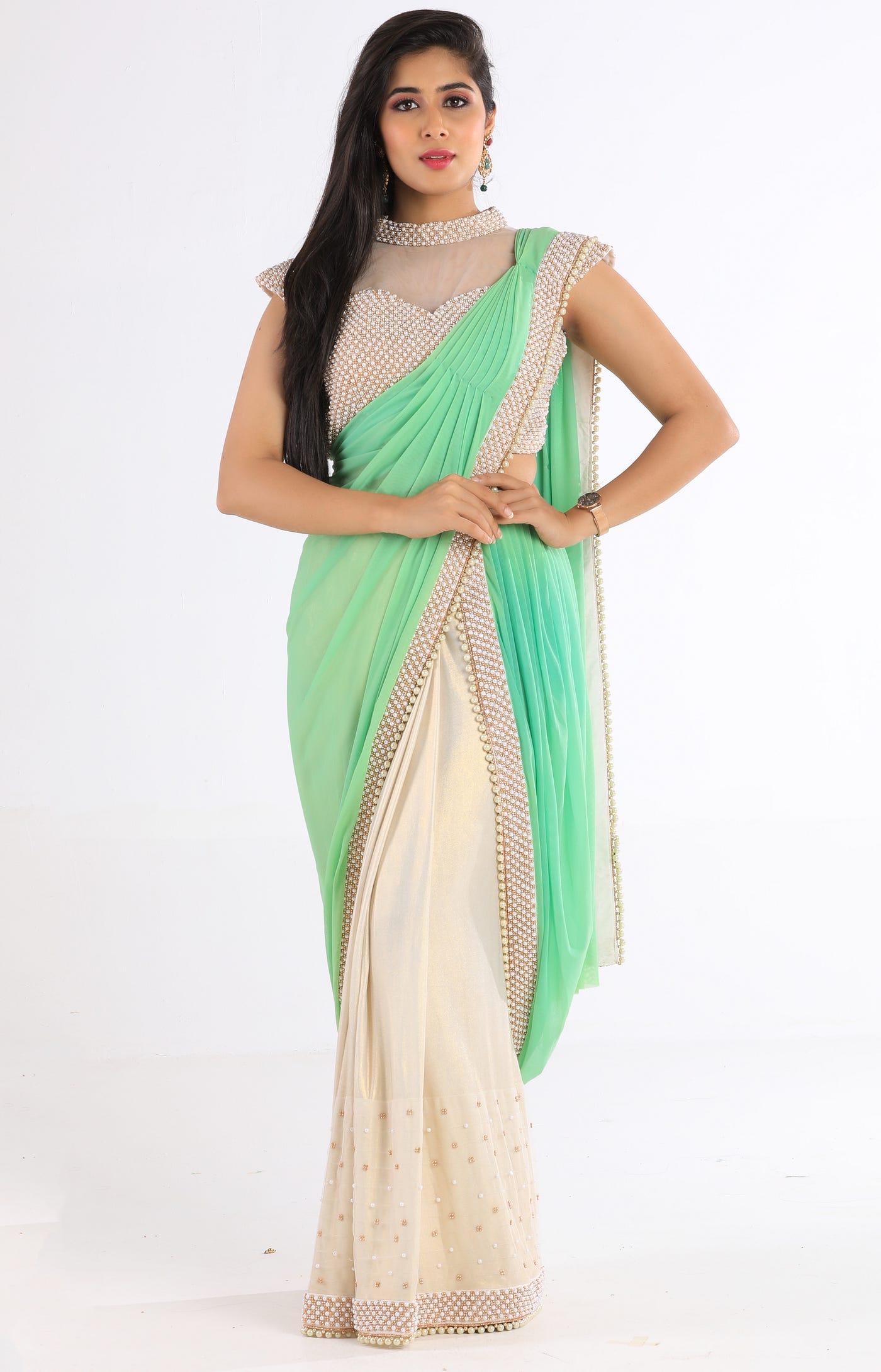Sari — The most gorgeous Outfit. Why should you try wearing a saree ? —…, by Priya Thinagar