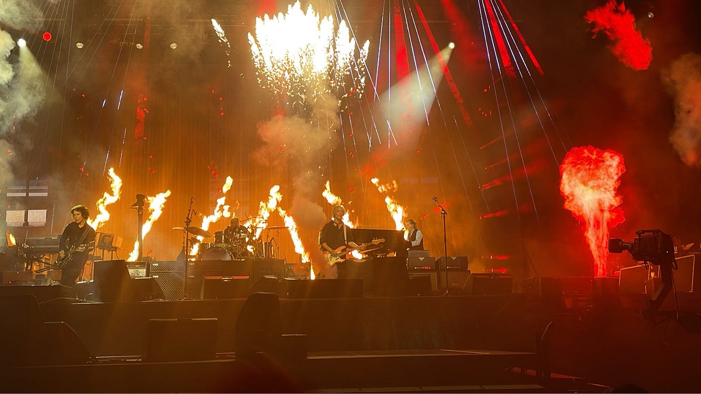 Clássico soberano dos Wings e tema de “Com 007 Viva e Deixe Morrer”, “Live and Let Die” destaca-se pela sua sofisticada pirotecnia de fogos e explosões. | Créditos: Fábio Carneiro