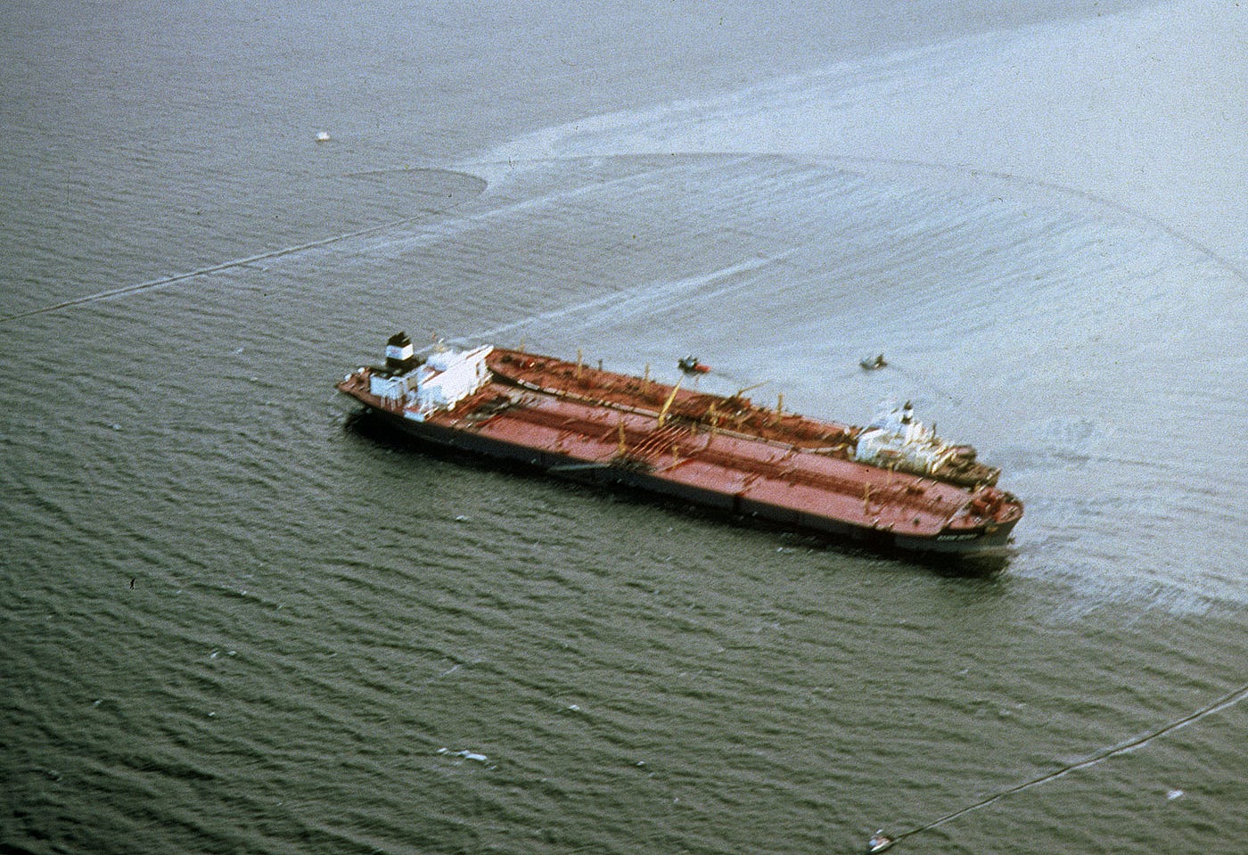 Aerial view of the Exxon Valdez oil spill. Source: Wikipedia