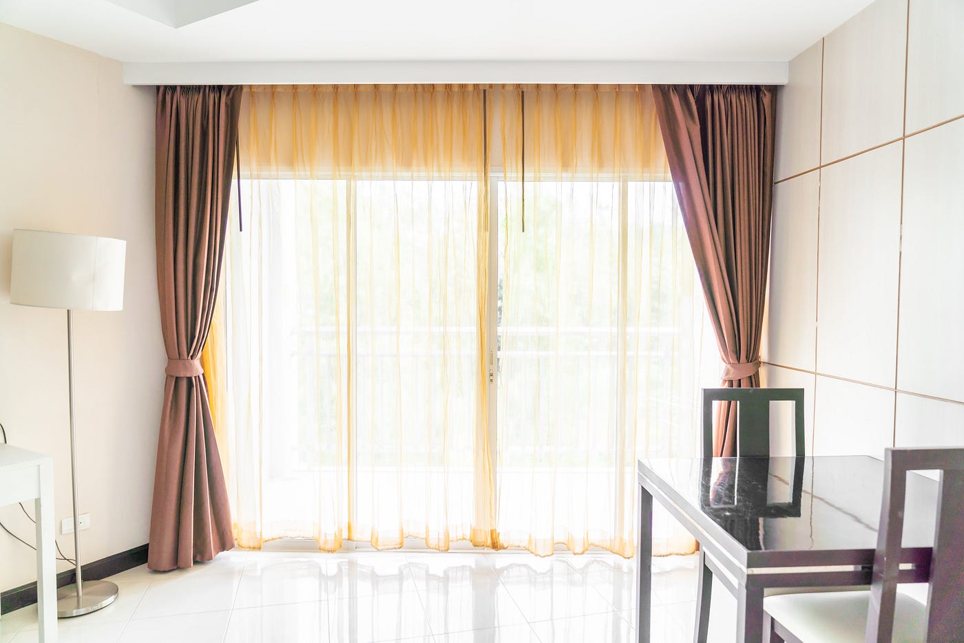 Why Dubai Homeowners Are Switching to Motorized Curtains?