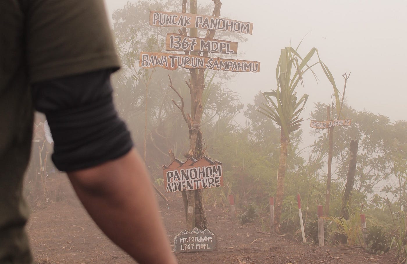 Perjalanan Menuju Bukit Padhom