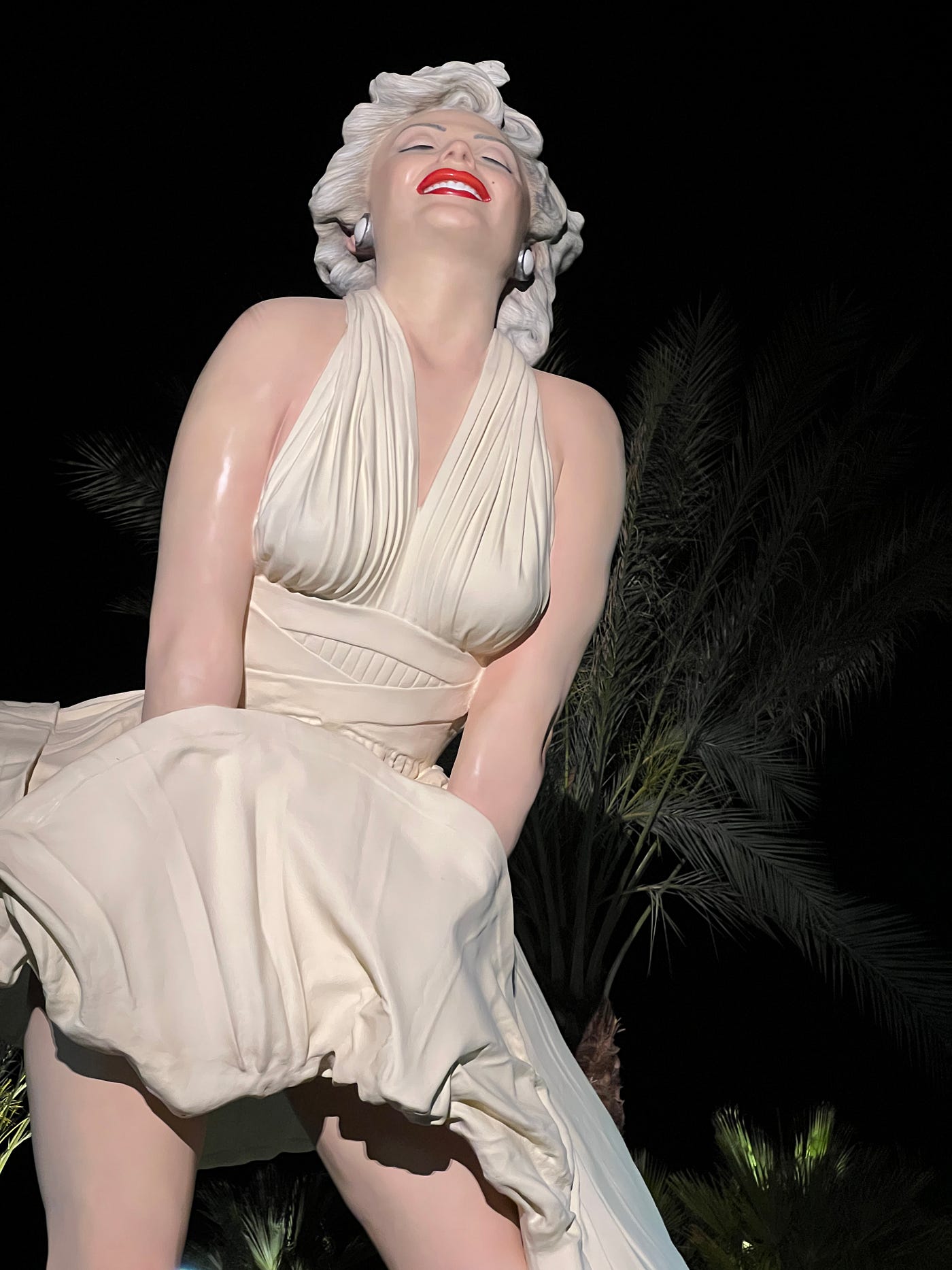 Marilyn Monroe Statue Palm Springs - Travel Off Path