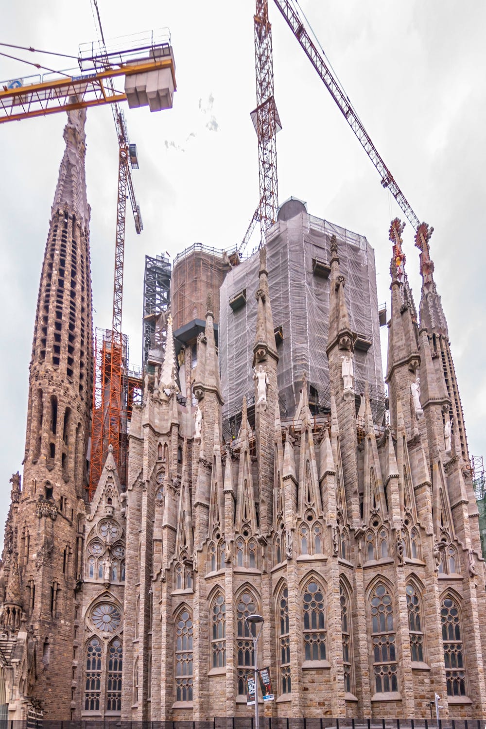 Antoni Gaudi, Biography, Sagrada Familia, Works, Buildings, Style, & Facts