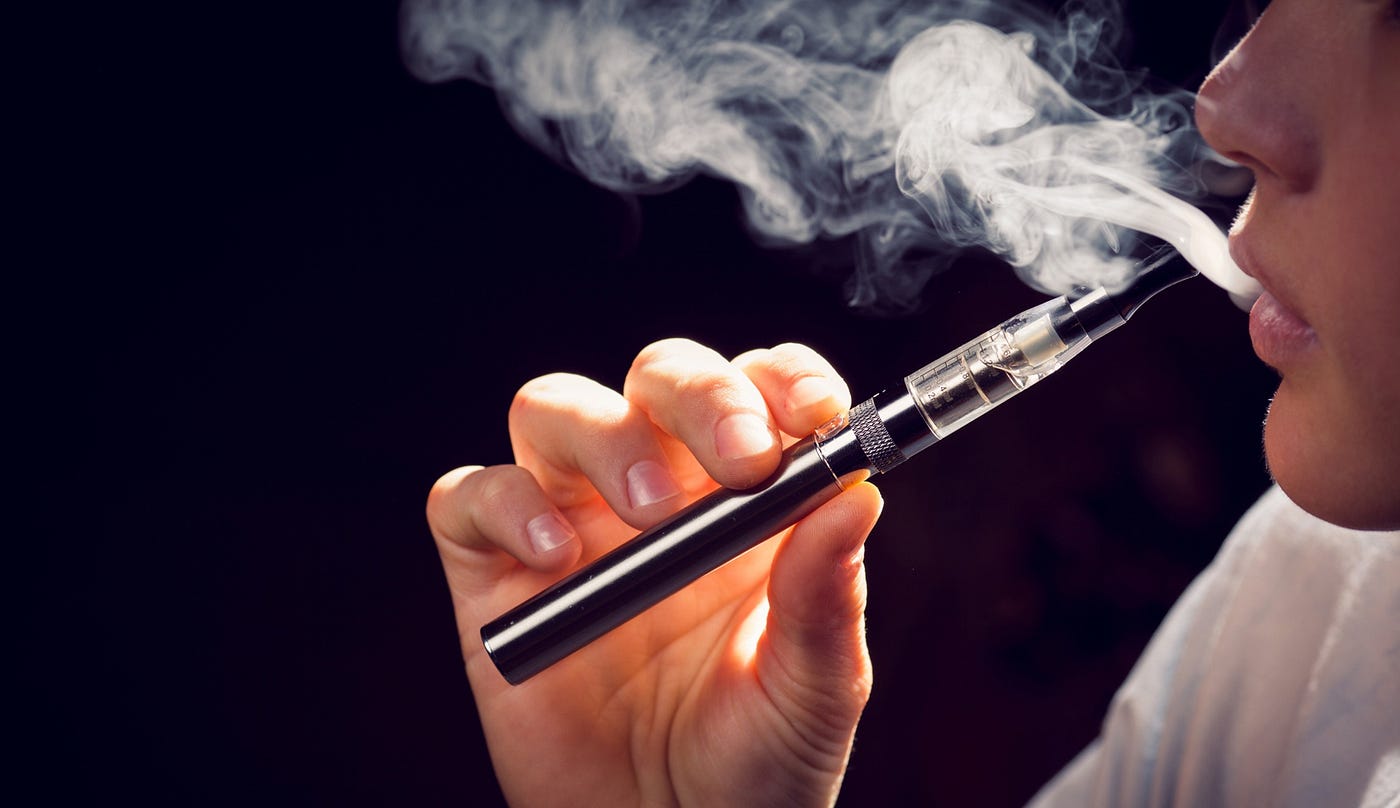 smokes and vapes Charging Juul With Pod Juul 2 Vape Kit And Buy Juul 2 Pods Best Online Vape main image 1