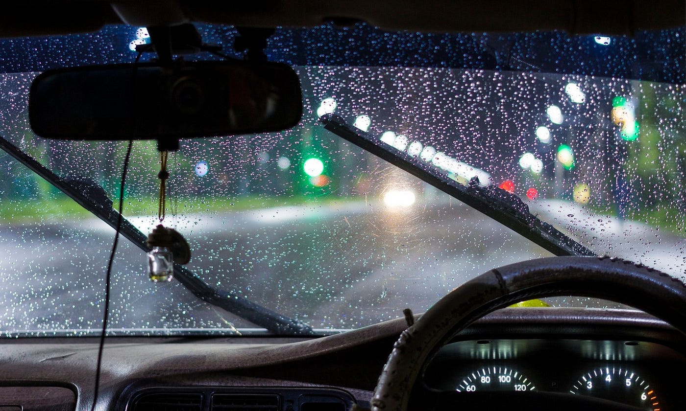 ar When should you replace your windscreen wipers?