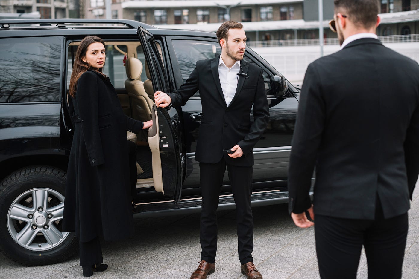 Private Car vs Limo Service for AUS Airport Pickups