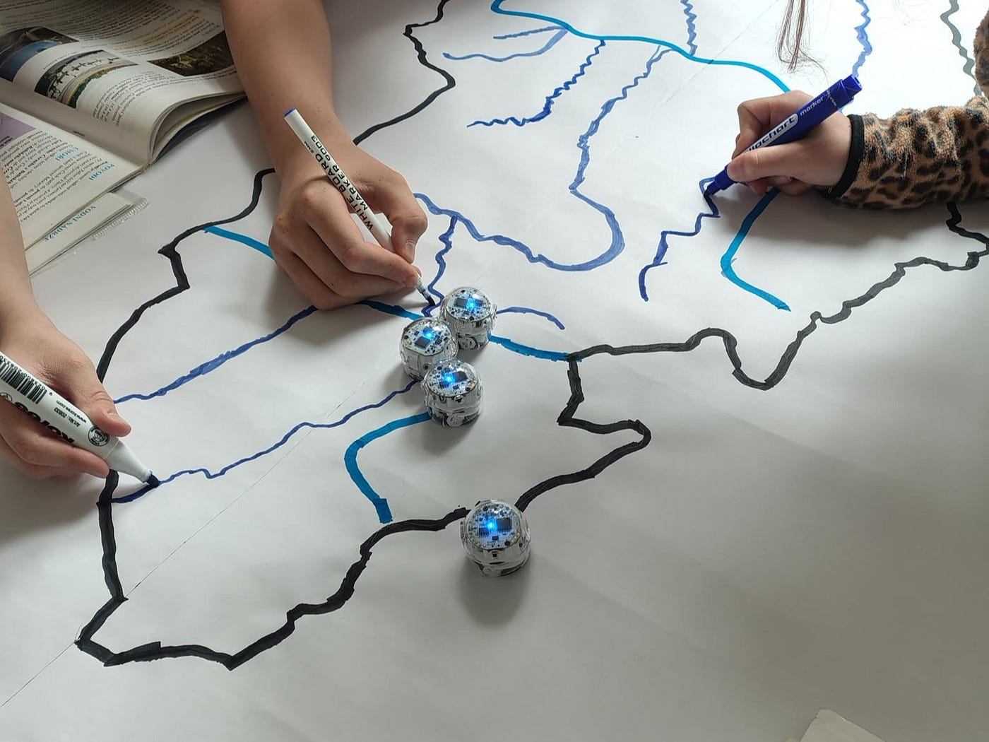 Škola hrou ve 21. století — učení s roboty