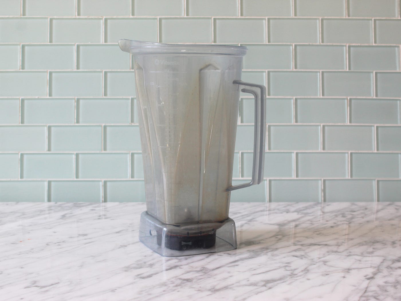 Best Method for Cleaning a Cloudy Blender Container