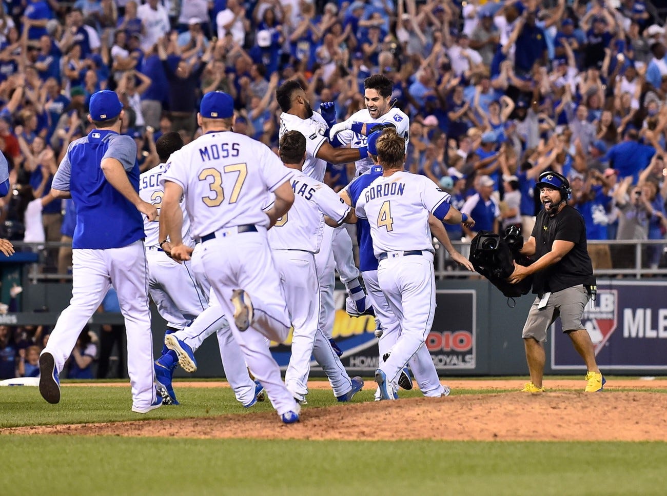 Whit Merrifield Wins Kansas City Royals Heart & Hustle Award, by Nick  Kappel