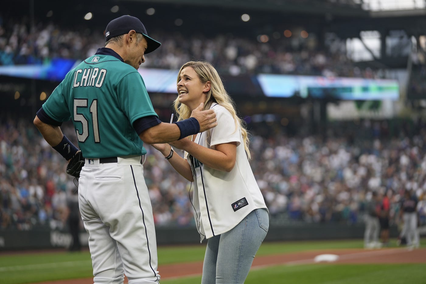 Jesse Winker ejected, but young fan and delivery driver have memories