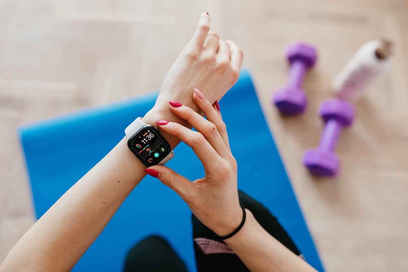 What Is The difference between a Fitness band And SmartWatch by The Awaken World Medium