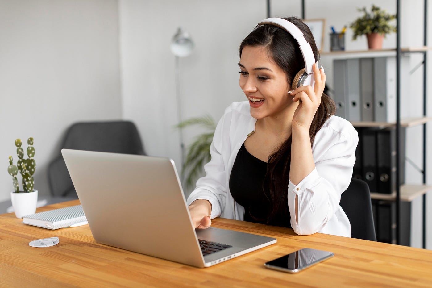 Why Hiring a Remote Customer Service Representative Is a Smart Move for Growing Businesses