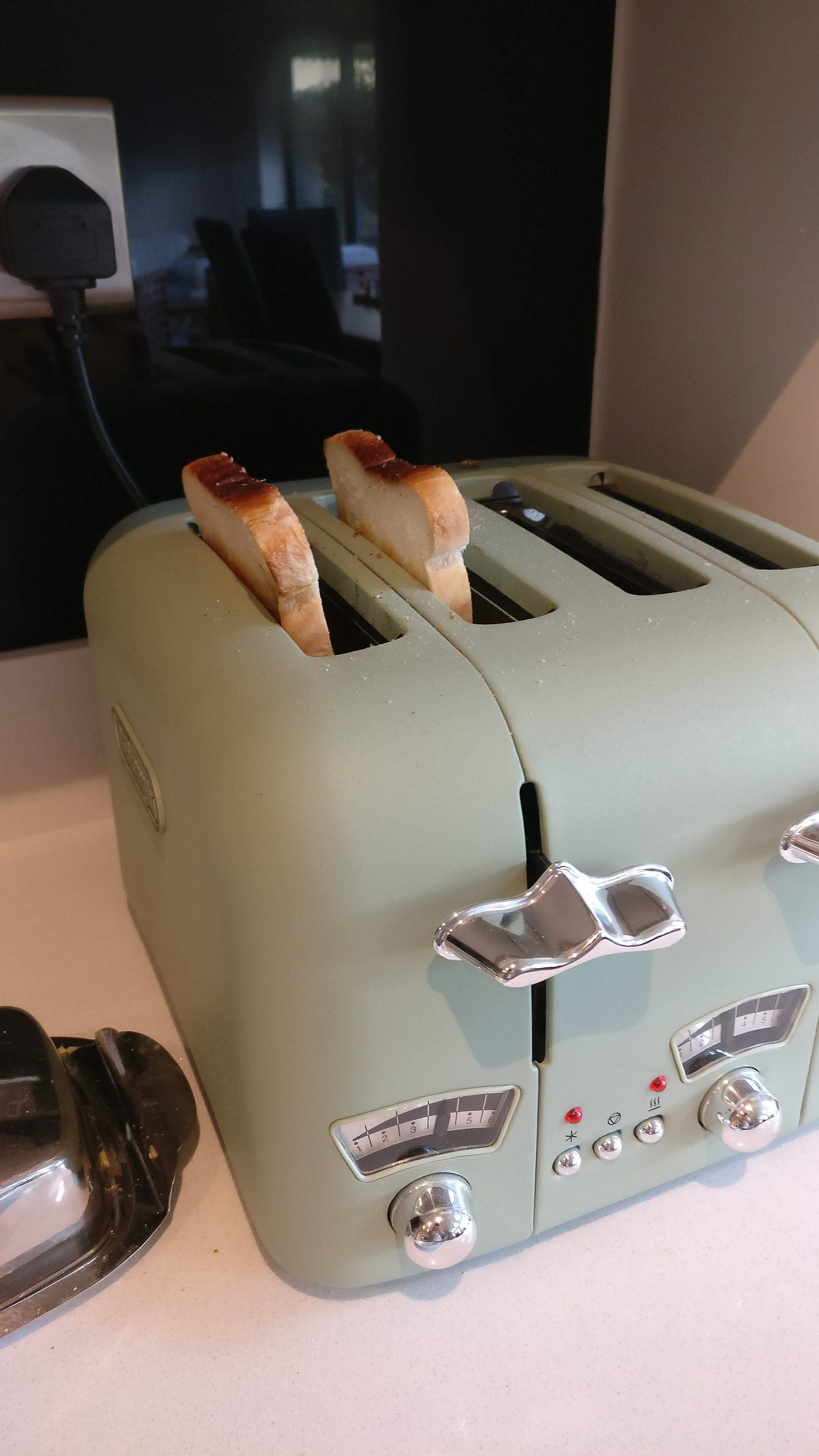 De'Longhi — The story of a toaster that doesn't toast, by MrVectrex