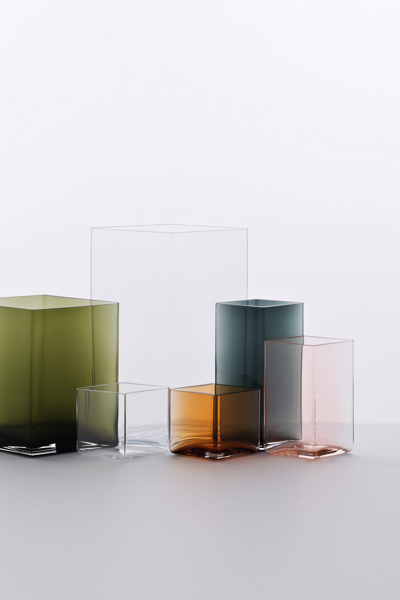 Ruutu — a delicate and simple vase made by mouth blown glass