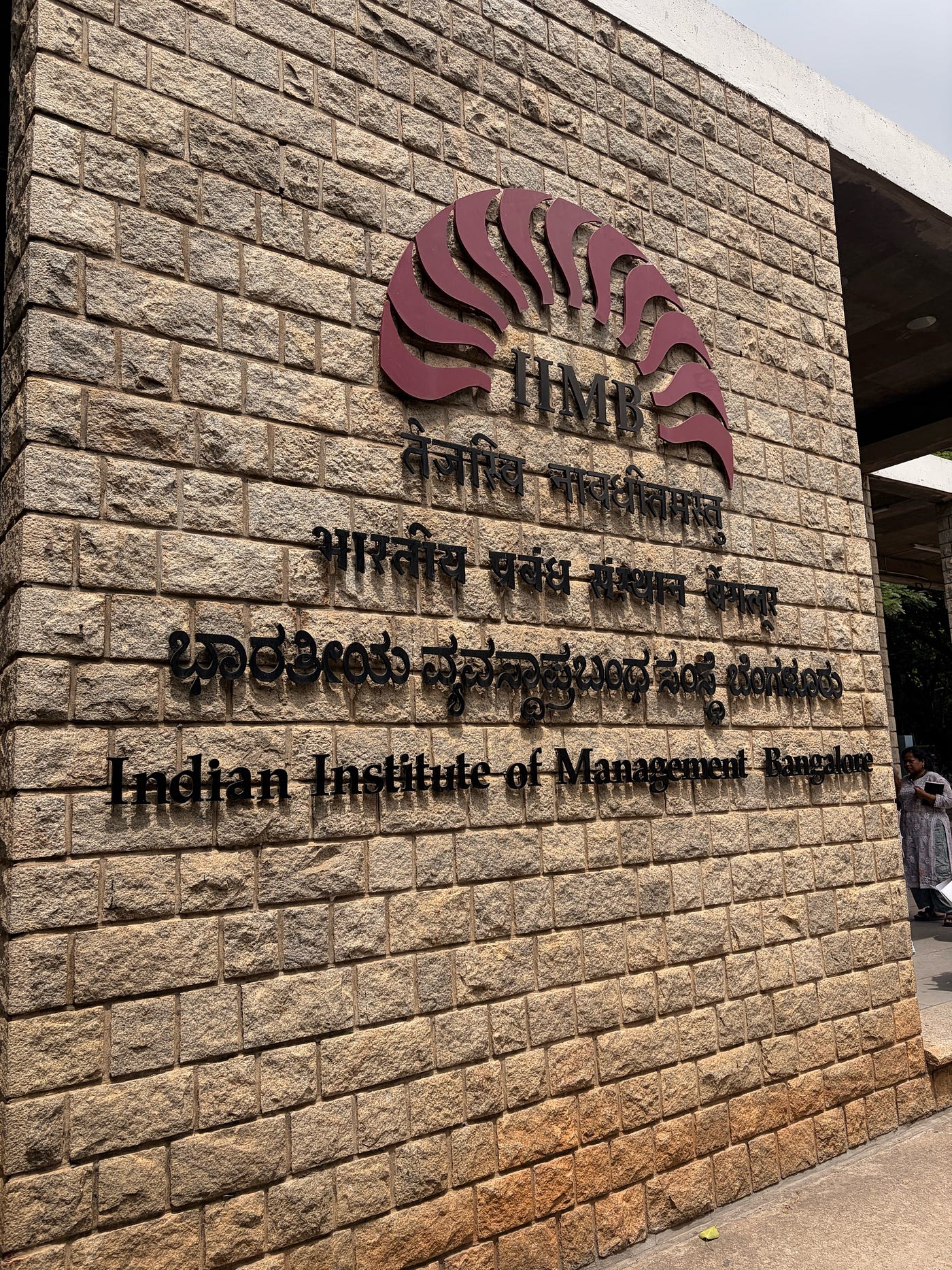 Reading Sciography Shadows at IIM Bangalore: A Sciography Site Visit