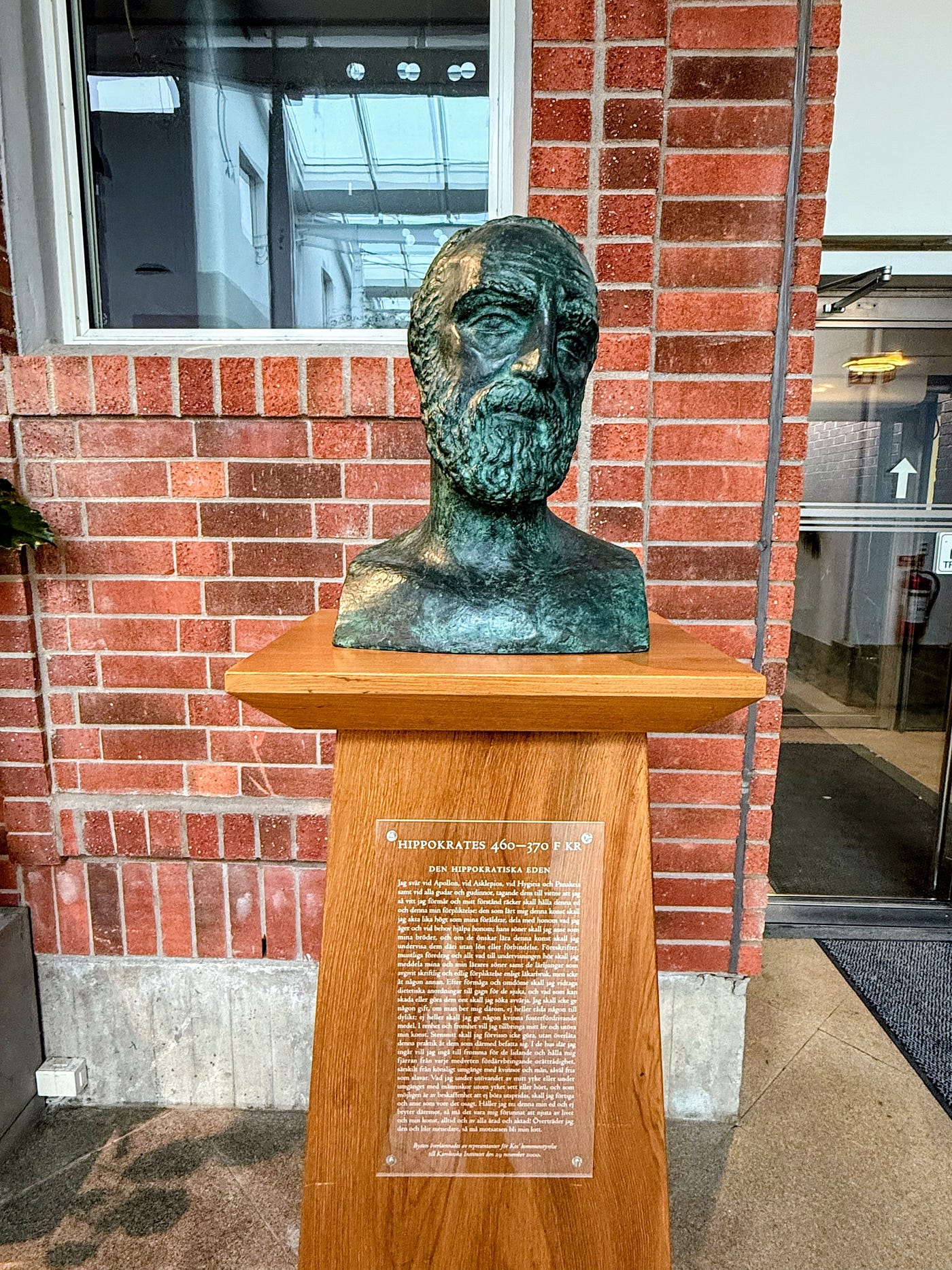 The Hippocratic Oath at Karolinska Institutet: A Bronze Testament to Medicine’s Founding Covenant