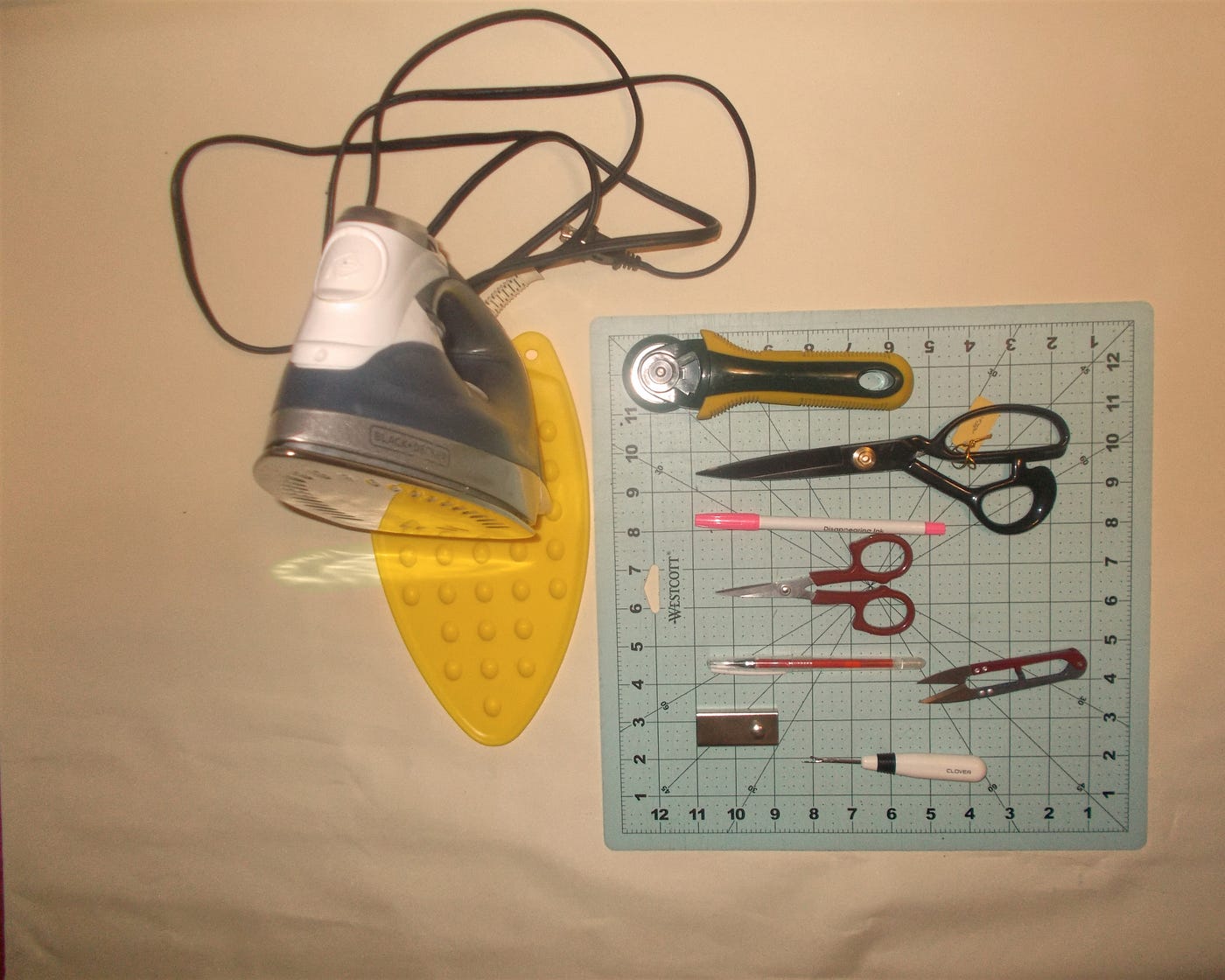 How to use sewing tools