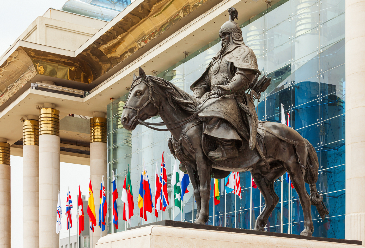 Genghis Khan vs Kublai Khan: Siapa yang Lebih Hebat?