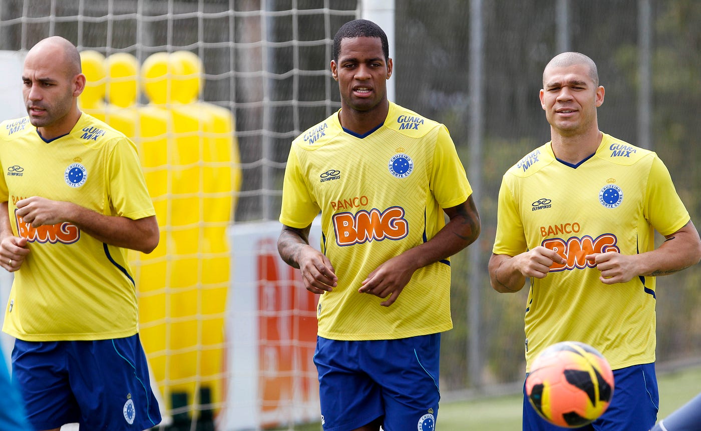 Rede Globo > rbstvsc - Globo Esporte mostra a festa do Cruzeiro, campeão  brasileiro de 2013