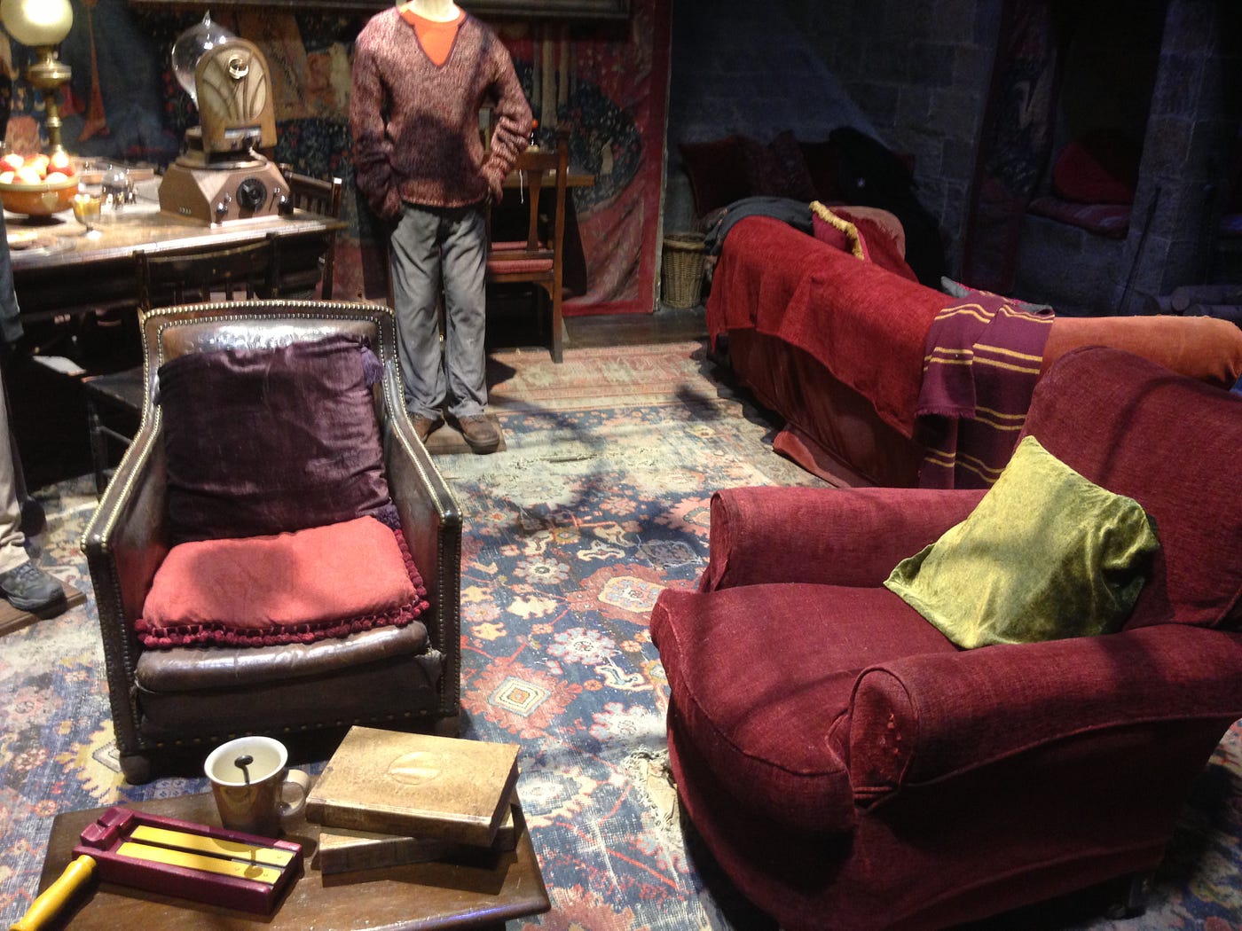 Horace Slughorn's office  Harry potter room decor, Hogwarts interior, Harry  potter set