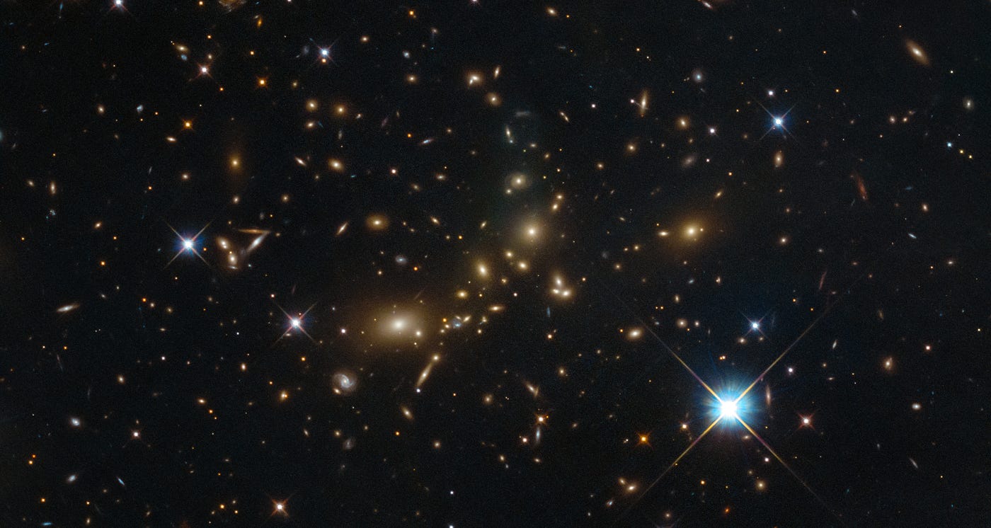 PLCK G308.3–20.2, un lontanissimo e massiccio ammasso di galassie
