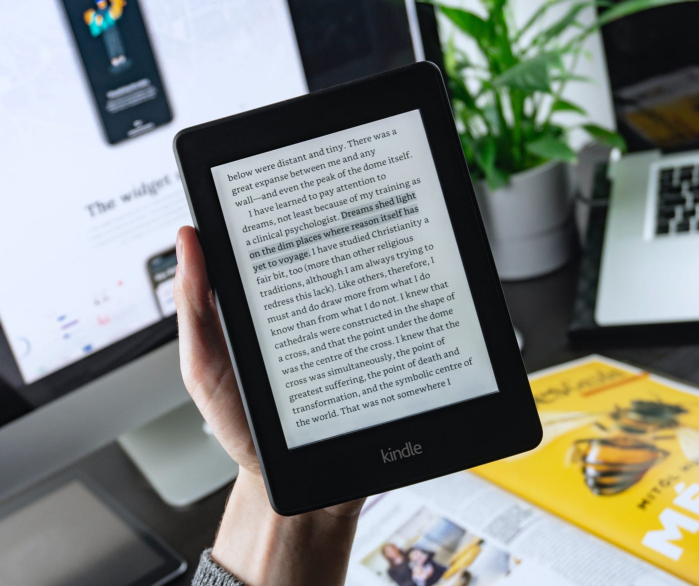 Discover the benefits of  Kindle Paperwhite - it's better than a book?