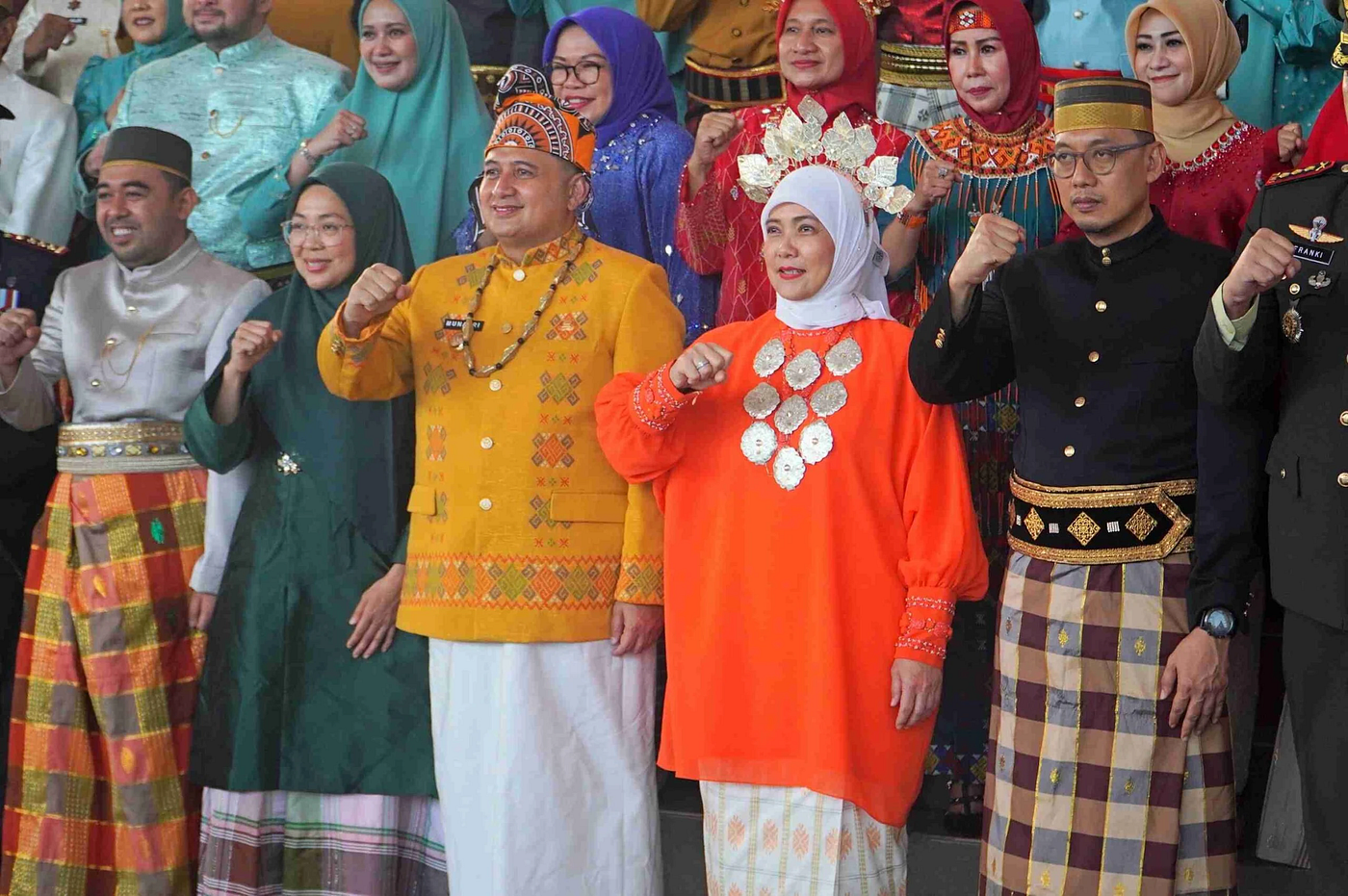 Wali Kota Makassar Munafri Kenakan Adat Toraja, Wakilnya Aliyah Tampil Anggun dengan Busana Bugis