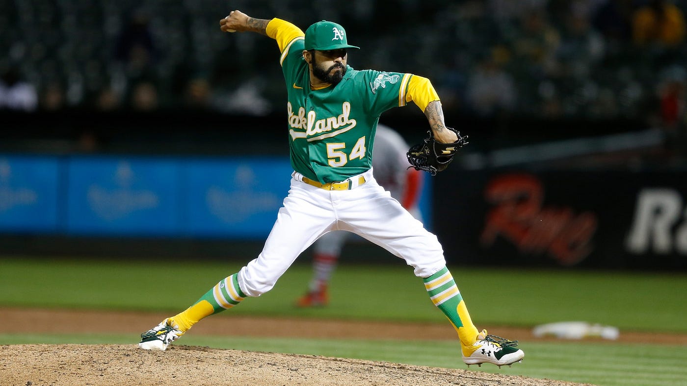 Sergio Romo makes his big league debut 