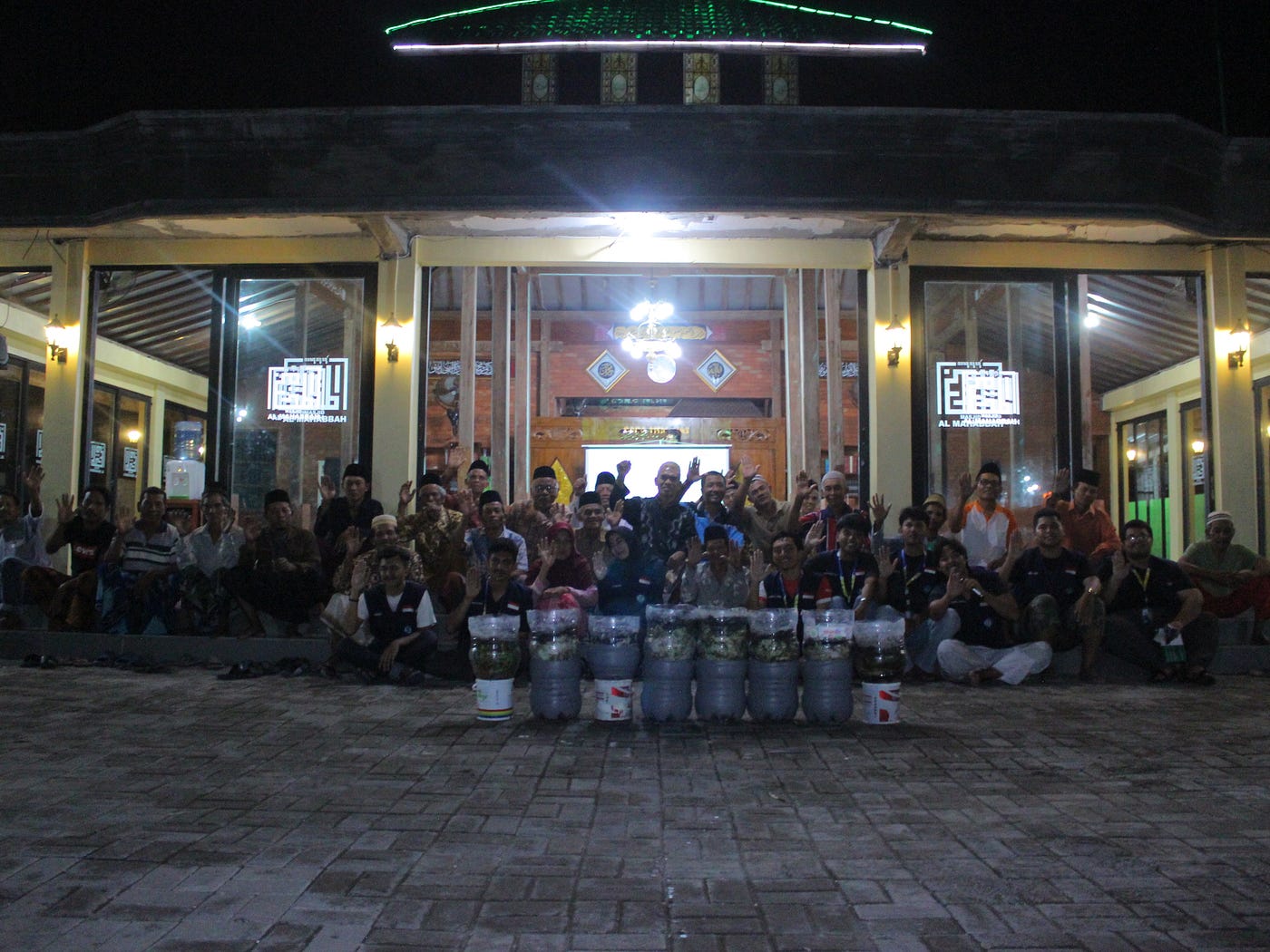 Cara Mahasiswa KKN Budi Luhur Ubah Limbah Dapur Jadi Pupuk Organik Cair Dari Barang Bekas