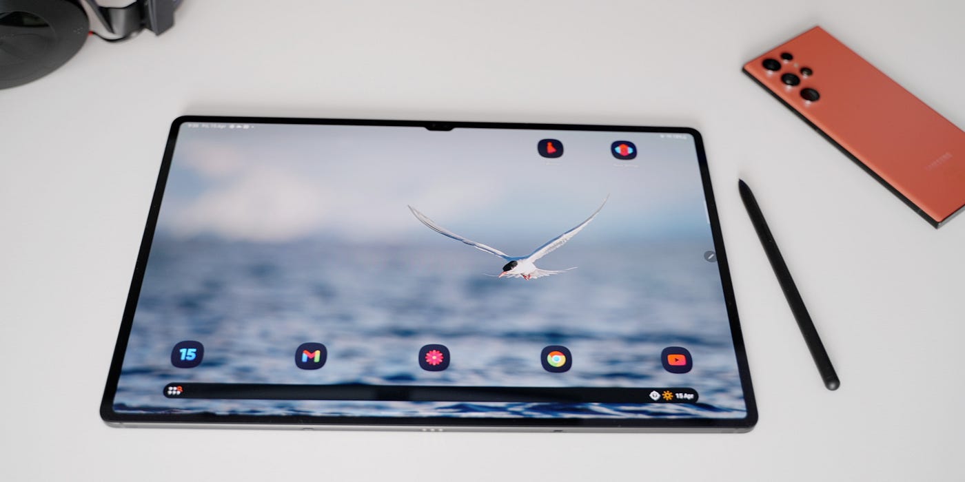 Tab S8 Ultra — Reasons why we can't compare it with the M1 iPad Pro, by  Alex Gear & Tech Reviews