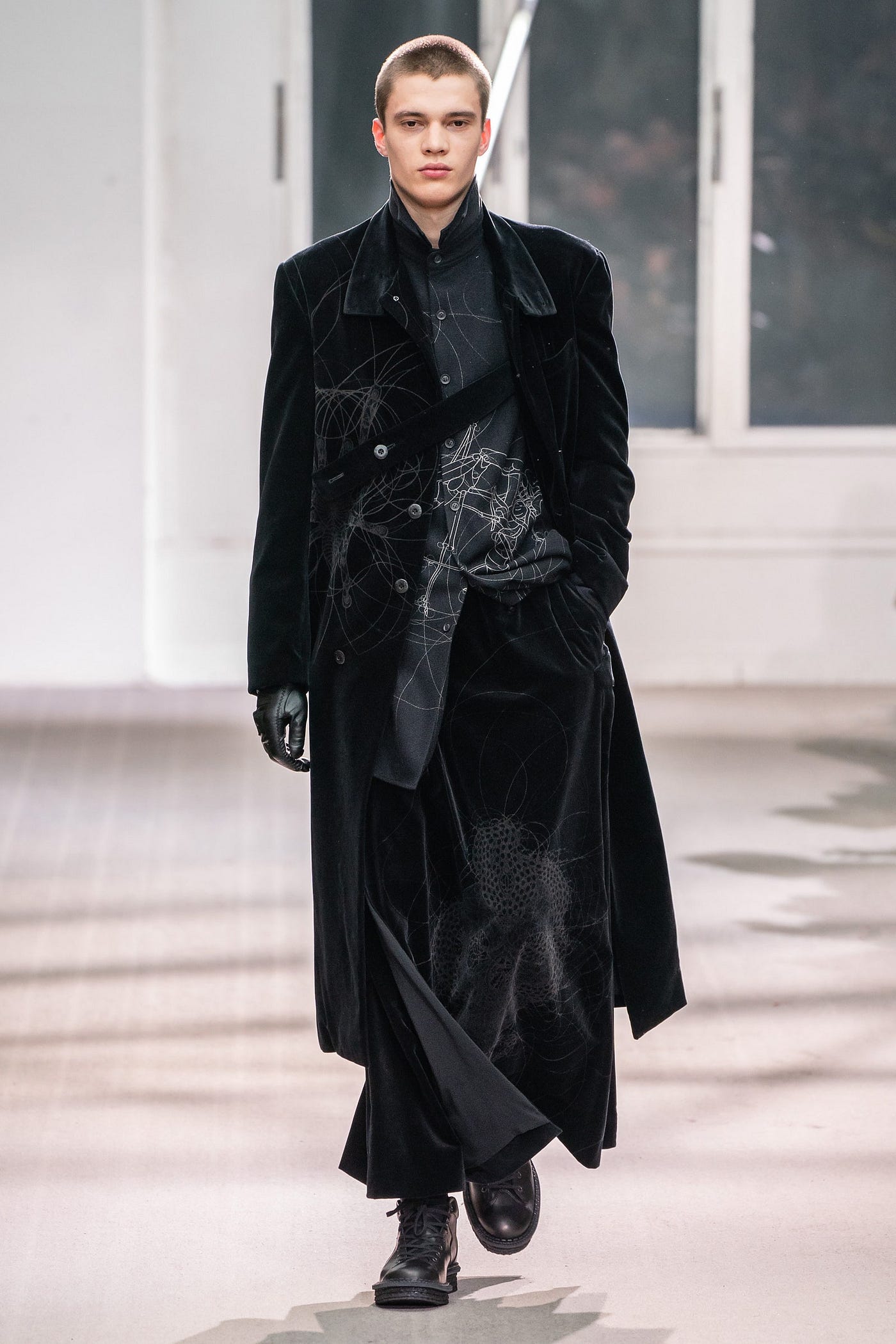 Men in Dresses Look Damn Good. Clothing has no gender | by Esther Spurrill-Jones | The Word Artist | Medium Men in Dresses Look Damn Good. Clothing has no gender | by Esther Spurrill-Jones | The Word Artist | Medium