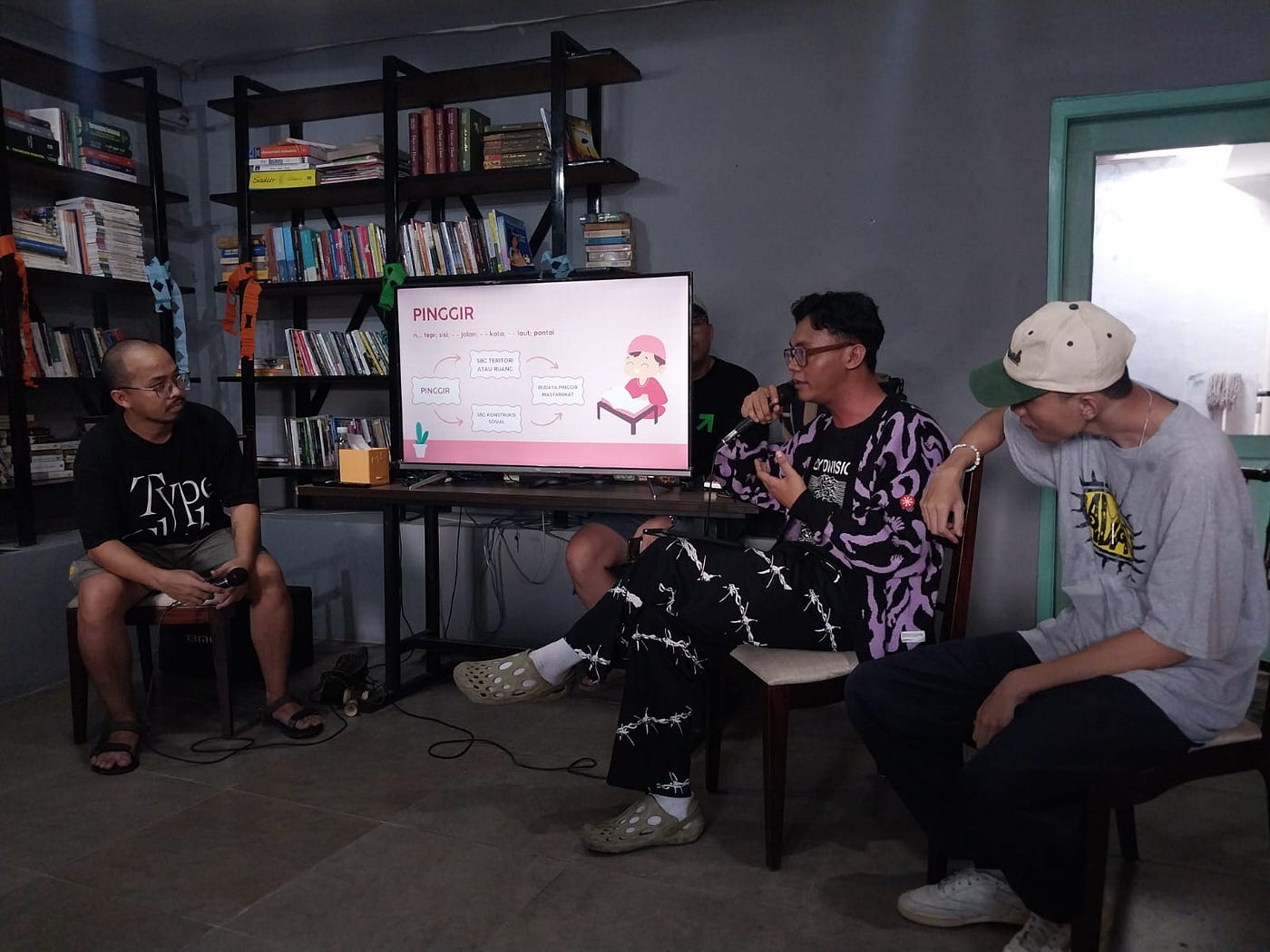 Catatan Pinggir: Refleksi Kritis “Bercerita dari Pinggir”