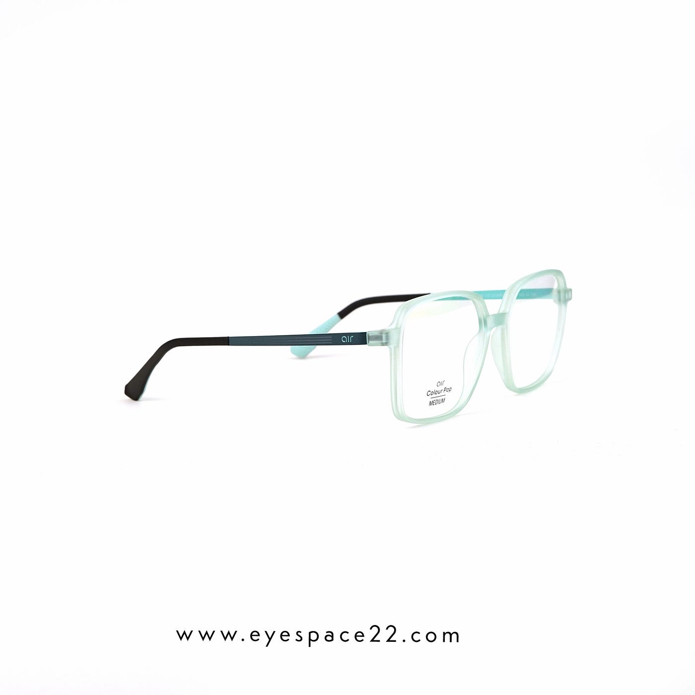 Why Lightweight Frames Are Dominating Men’s Eyewear