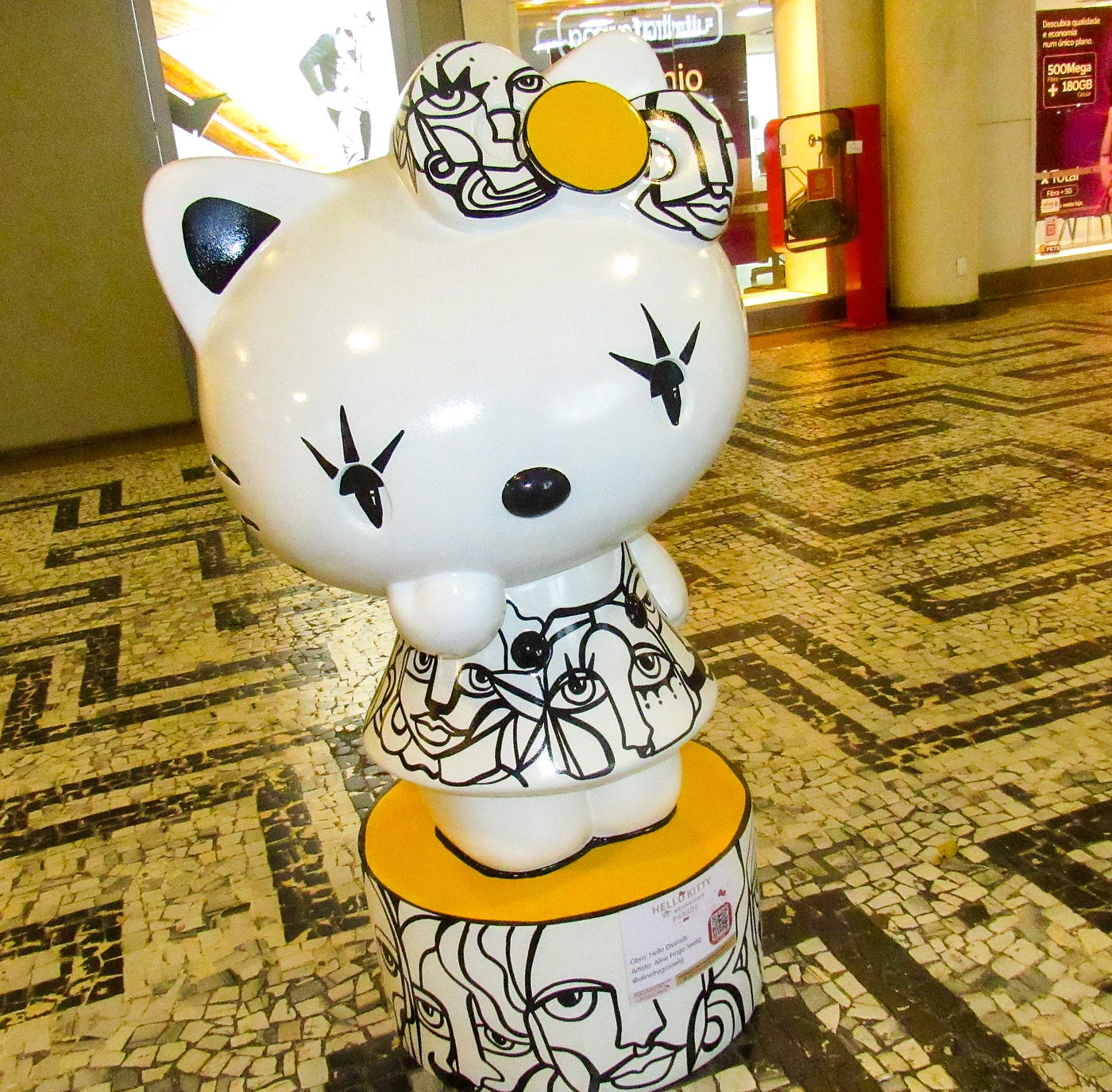 Hello Kitty Parade 50th Anniversary - Conjunto Nacional/Av. Paulista (REPRODUÇÃO /IMAGEMDE@NAHALYCRISTINI)