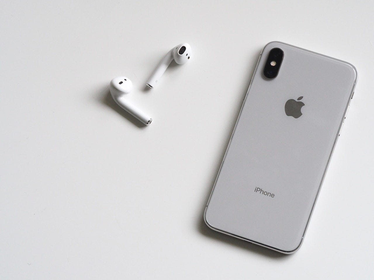 Comment réinitialiser ses AirPods ? | by ZACK | ZACK | Medium