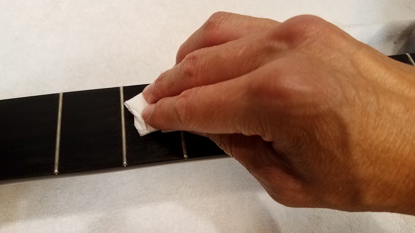 Removing excess oil from fretboard : r/Luthier