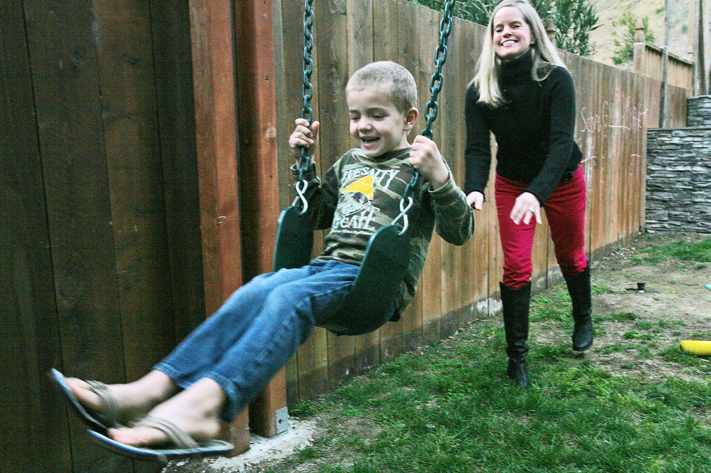 Rhett Krawitt, a first-grader at Reed Elementary School, gets a push from mom Jodi in the family’s backyard in East Corte Madera on Jan. 29. Rhett’s leukemia is in remission, but he still can’t get vaccines. As a measles outbreak at Disneyland spreads throughout the nation, his parents are increasingly concerned about his protection from the disease. (Elliot Karlan / For The Ark)