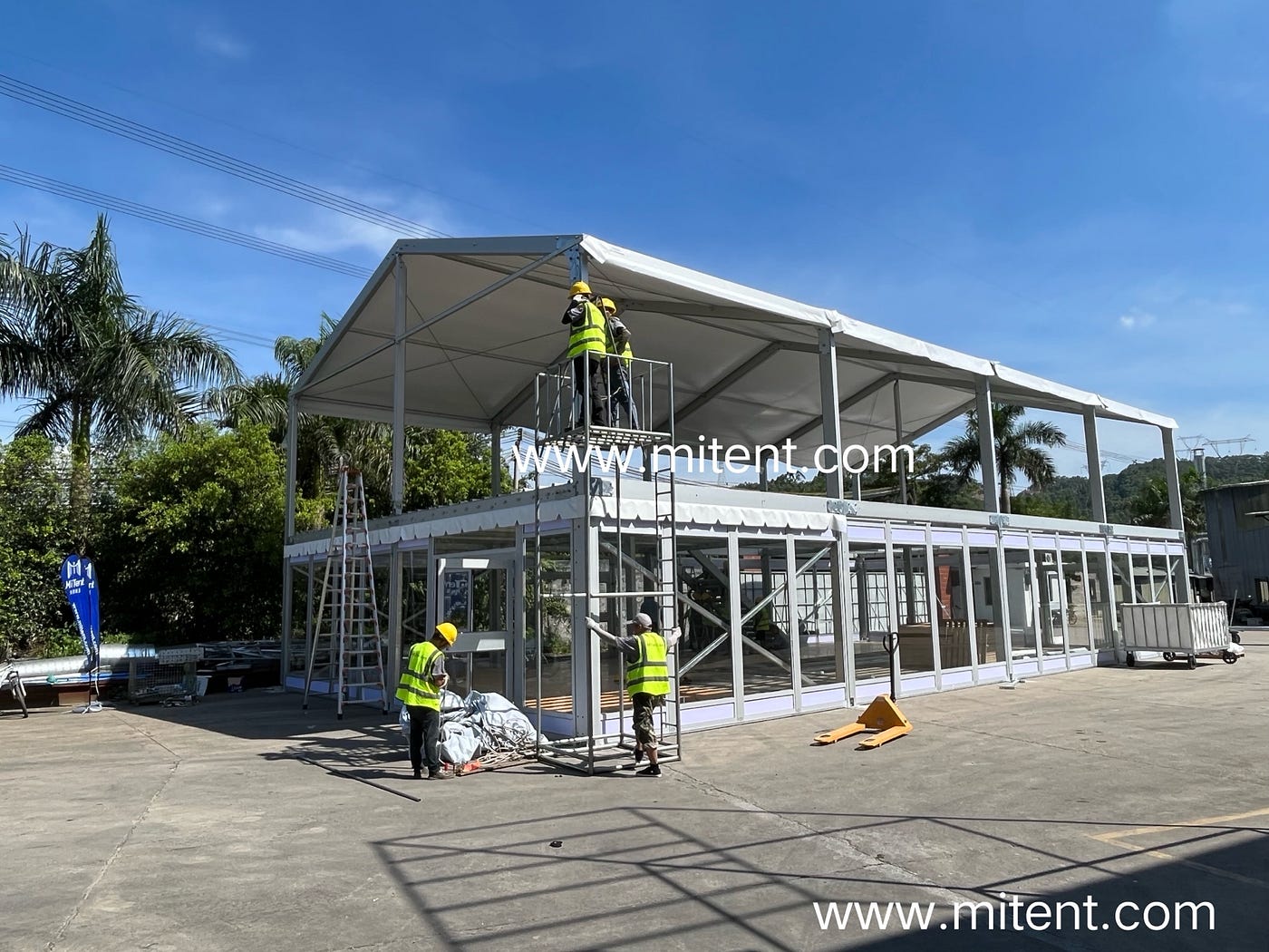 Outdoor tent