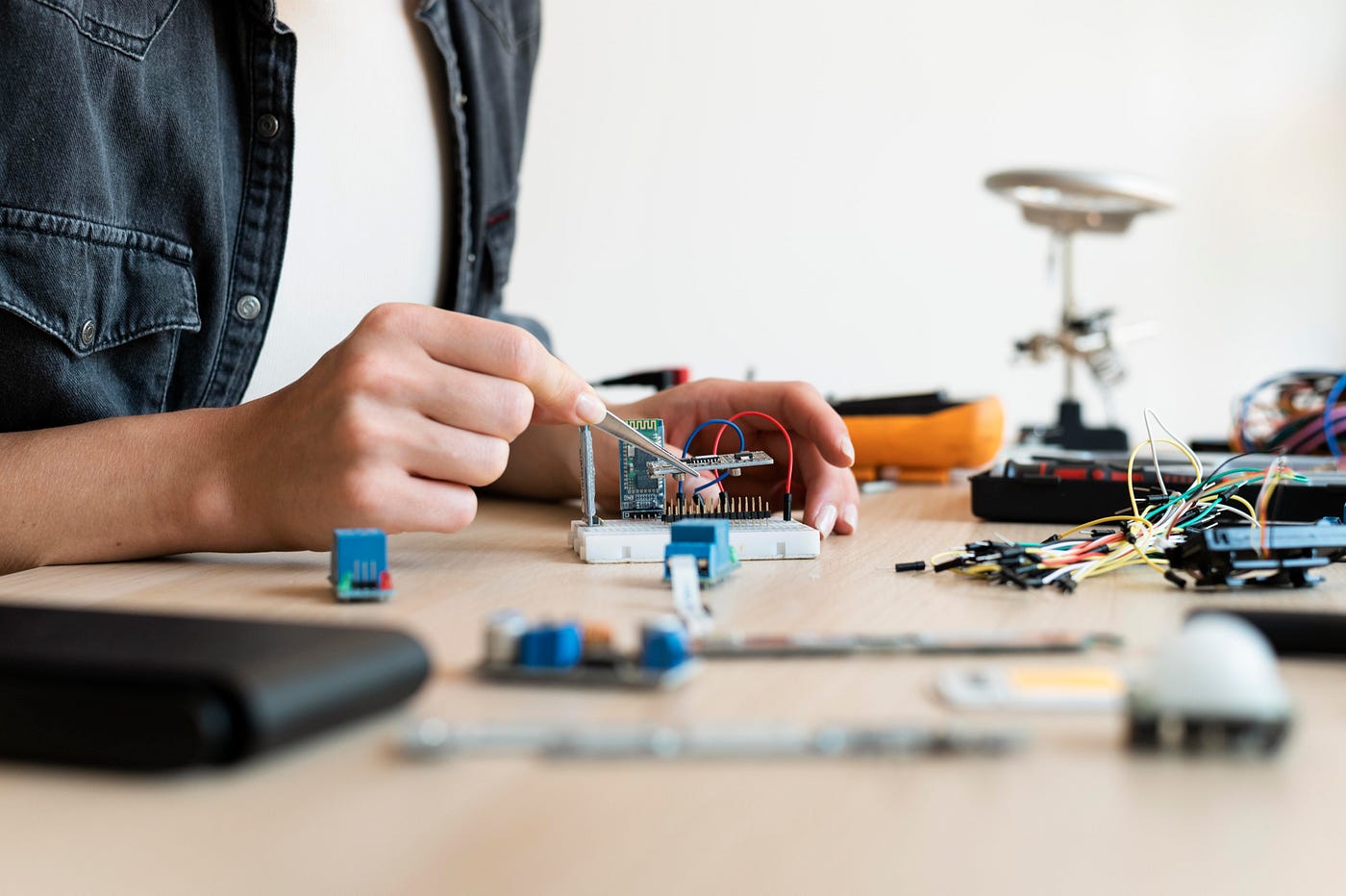 Spark Curiosity with Hands-On Robotics and Electronics in Mumbai