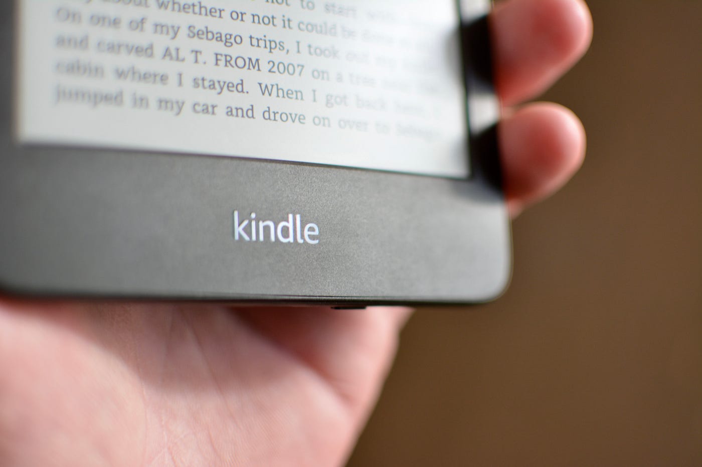 Kindle Oasis (10th gen) Review with Pros and Cons