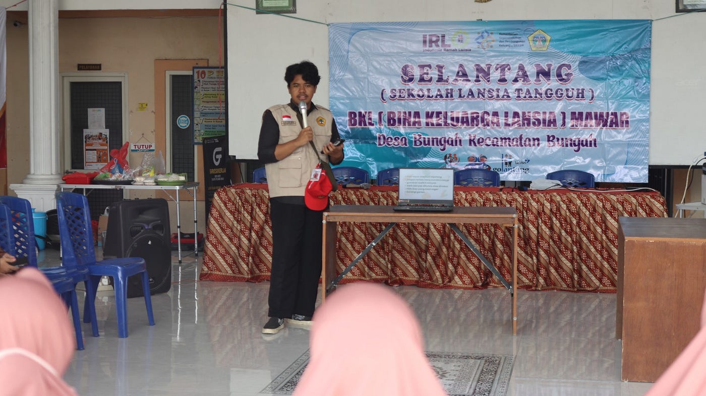 Mahasiswa KKN Untag Surabaya Edukasi Gizi Seimbang bagi Lansia melalui Program SELANTANG di Desa…
