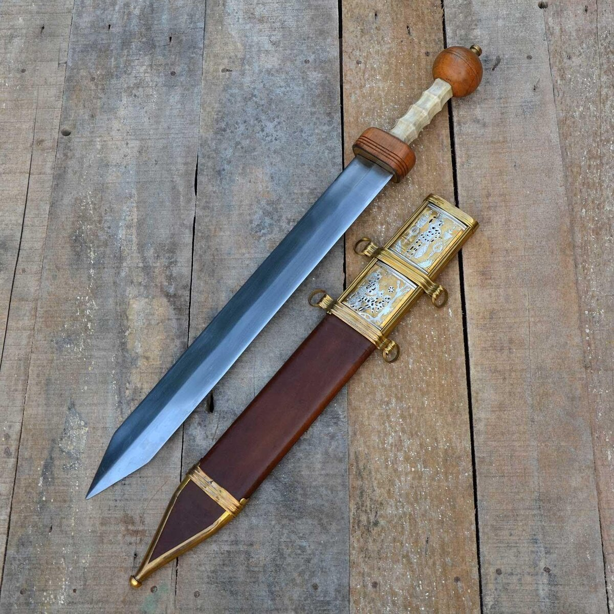 Why did the ancient Romans prefer a short sword over a long one? | by SPQR  | Ancient Rome and the Ancient World | Medium, image size:1200x1200