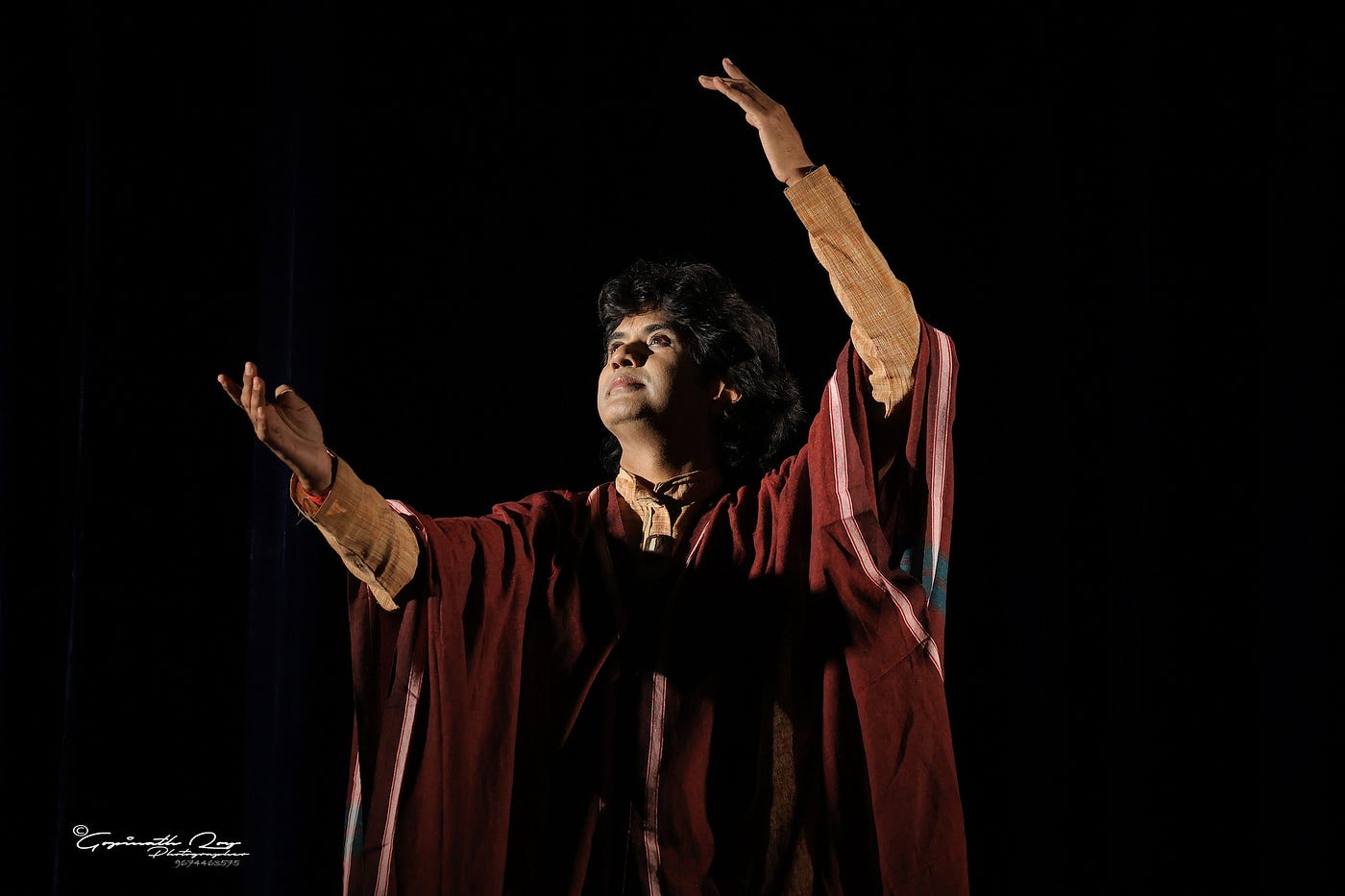 A Night of Poetry, Dance and Devotion: Tagore Lives On Through ‘Manane Rabindranath’