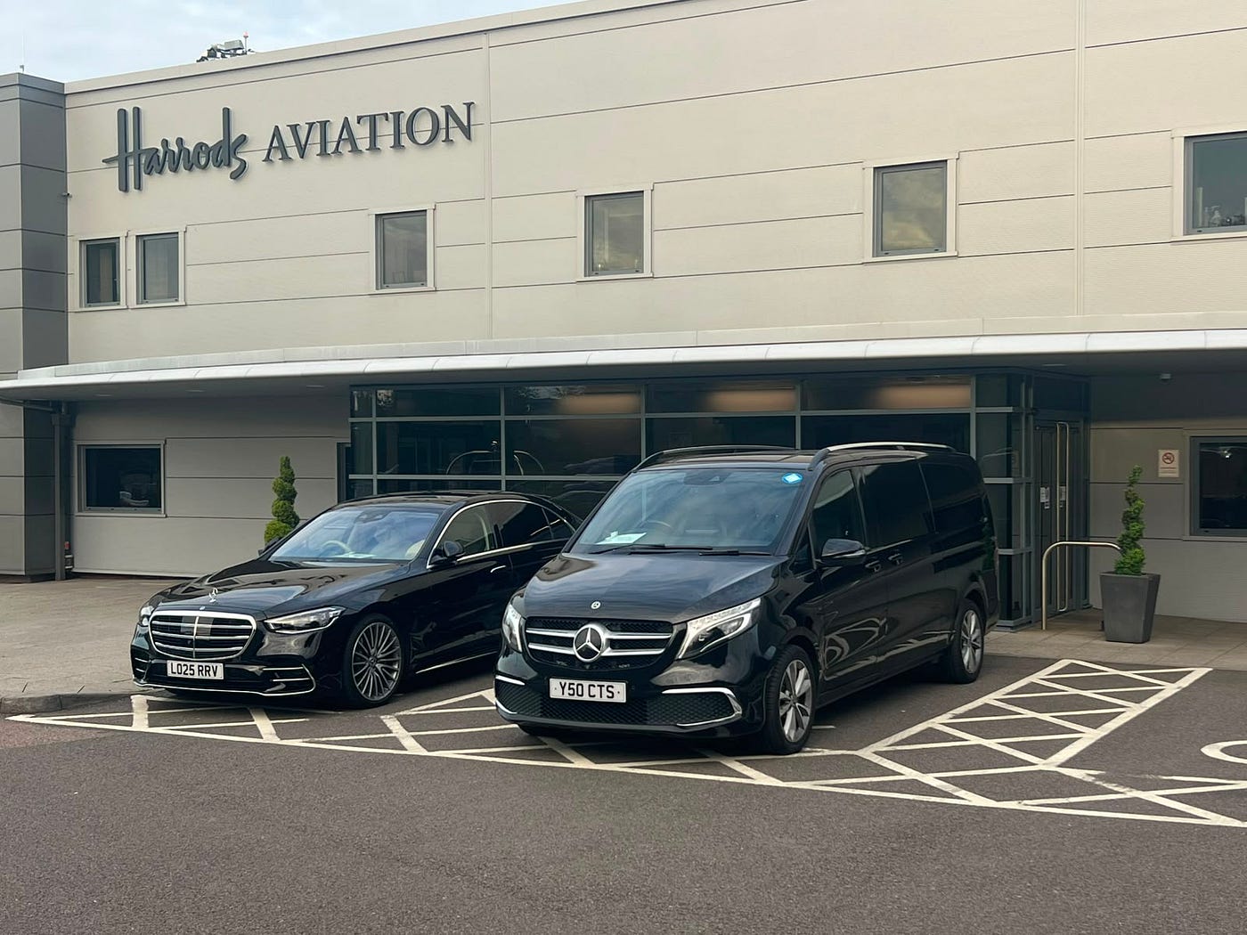 Private Jet Chauffeur Service London — Luxury FBO Transfers for Seamless Executive Travel