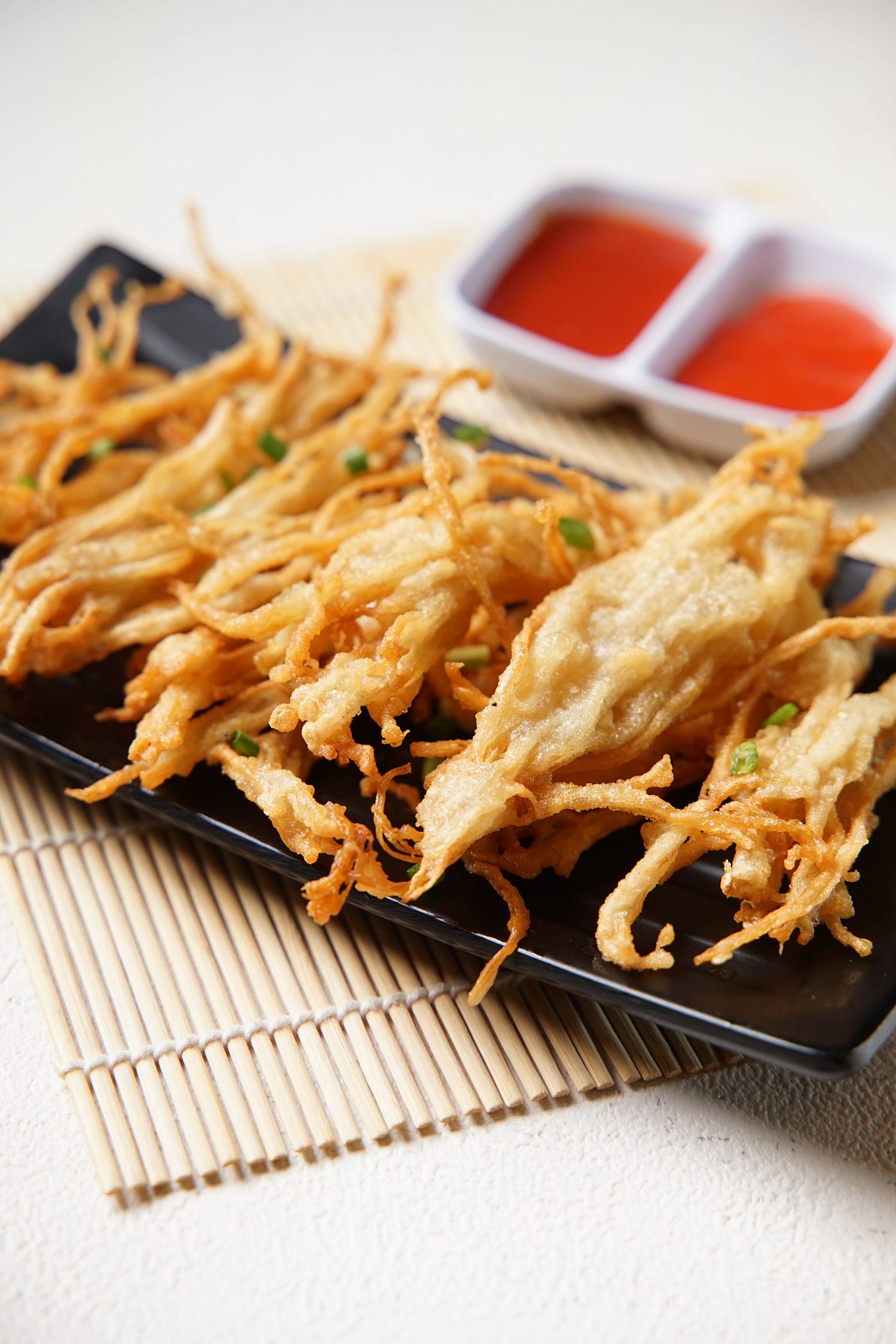 Jamur Enoki Krispi ala Ben Dino Resto: Renyahnya Bikin Susah Berhenti Ngemil!