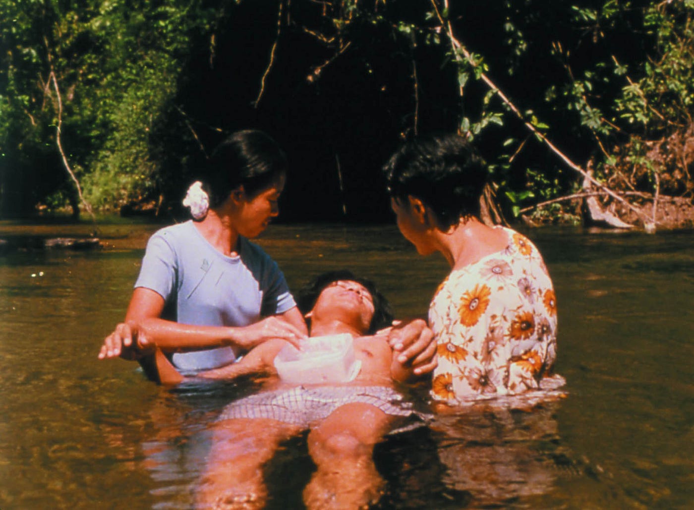 BLISSFULLY YOURS (2002, Thailand, Apichatpong Weerasethakul)