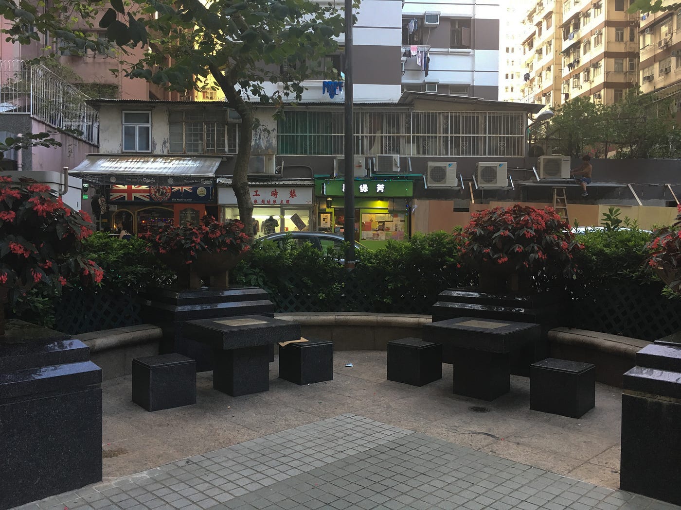 Canton Road / Dundas Street Sitting-Out Area - Hong Kong Travel